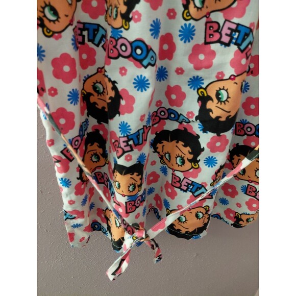Betty Boop All Over Print Scrub Top Floral Tie Back Size Medium - Picture 8 of 10